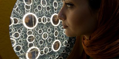 استند آینه مکعب بی‌نهایت