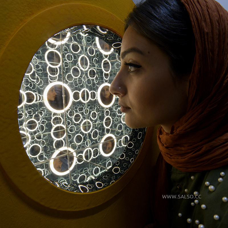 You are currently viewing استند آینه مکعب بی‌نهایت