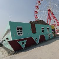 نمای بیرونی خانه وارونه تهران
