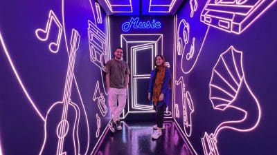 neon design- selfie-selfie room- salso design- museom of illusion